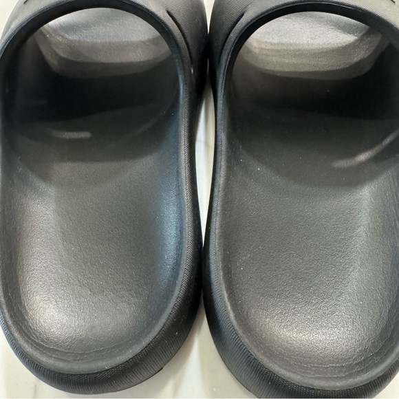 Adidas Boys Adifoam Adilette Pool Beach Slide Strap Sandals 2 - Picture 2 of 9